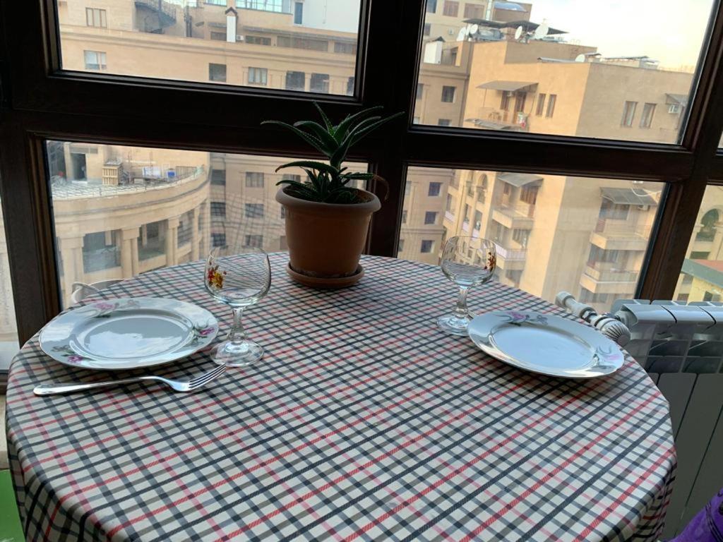 City Central Apartment Yerevan Bagian luar foto