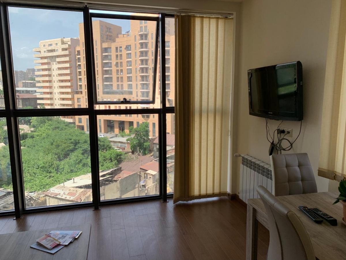 City Central Apartment Yerevan Bagian luar foto