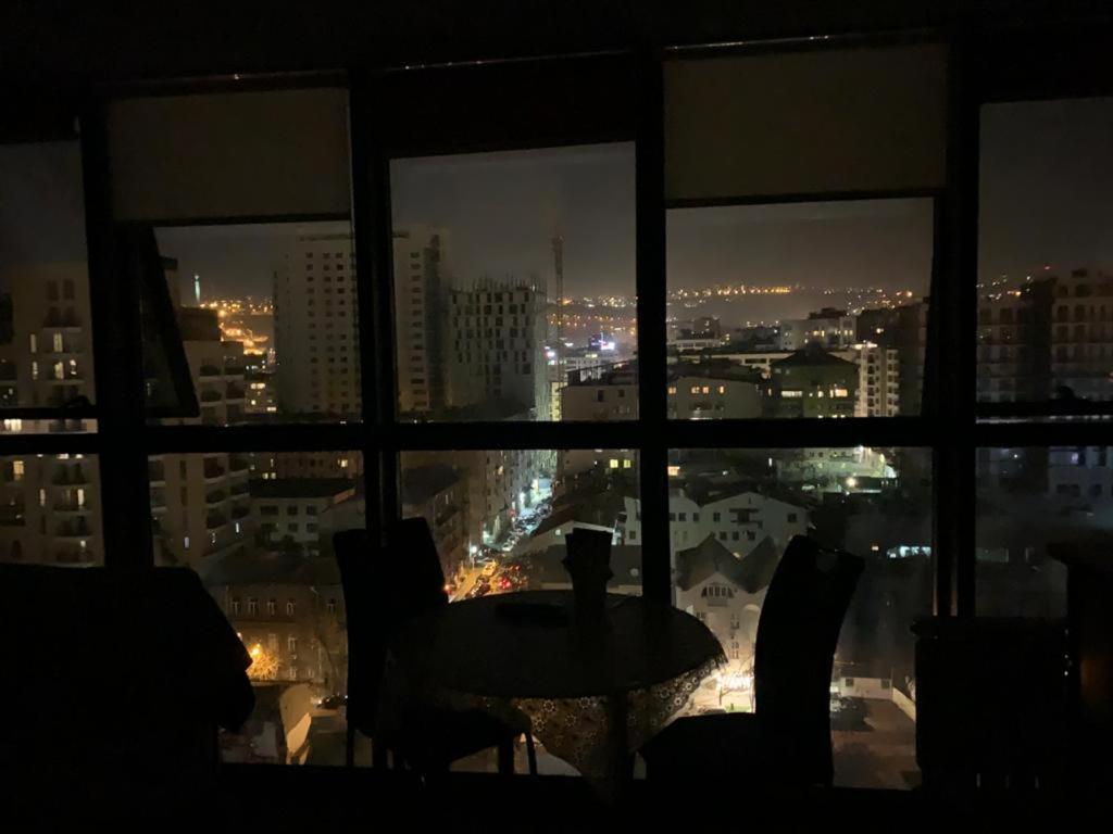 City Central Apartment Yerevan Bagian luar foto