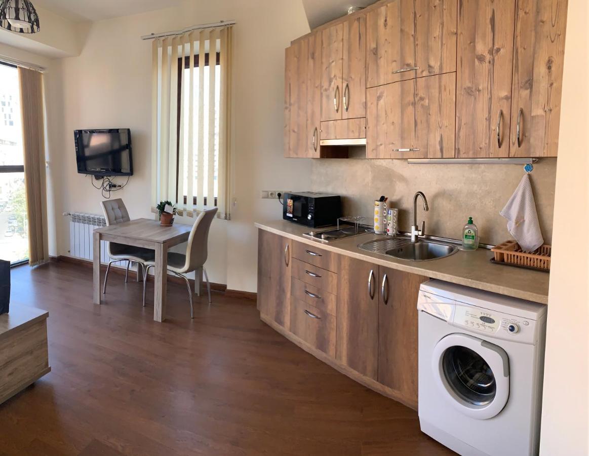 City Central Apartment Yerevan Bagian luar foto
