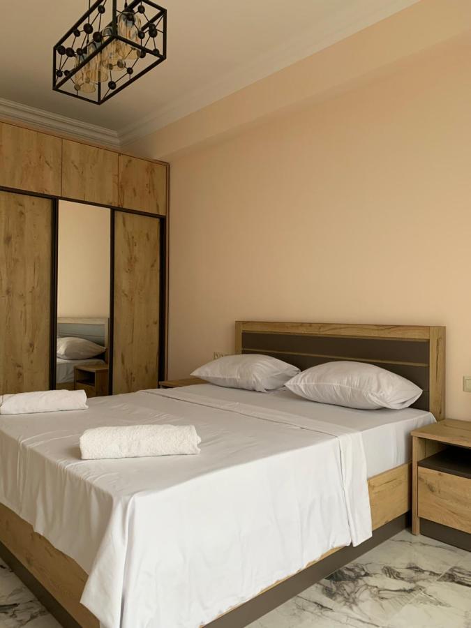 City Central Apartment Yerevan Bagian luar foto